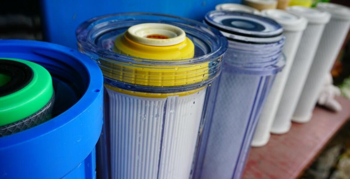 Jakie wodne filtry najlepiej sprawdzają się w uzdatnianiu deszczowej wody?