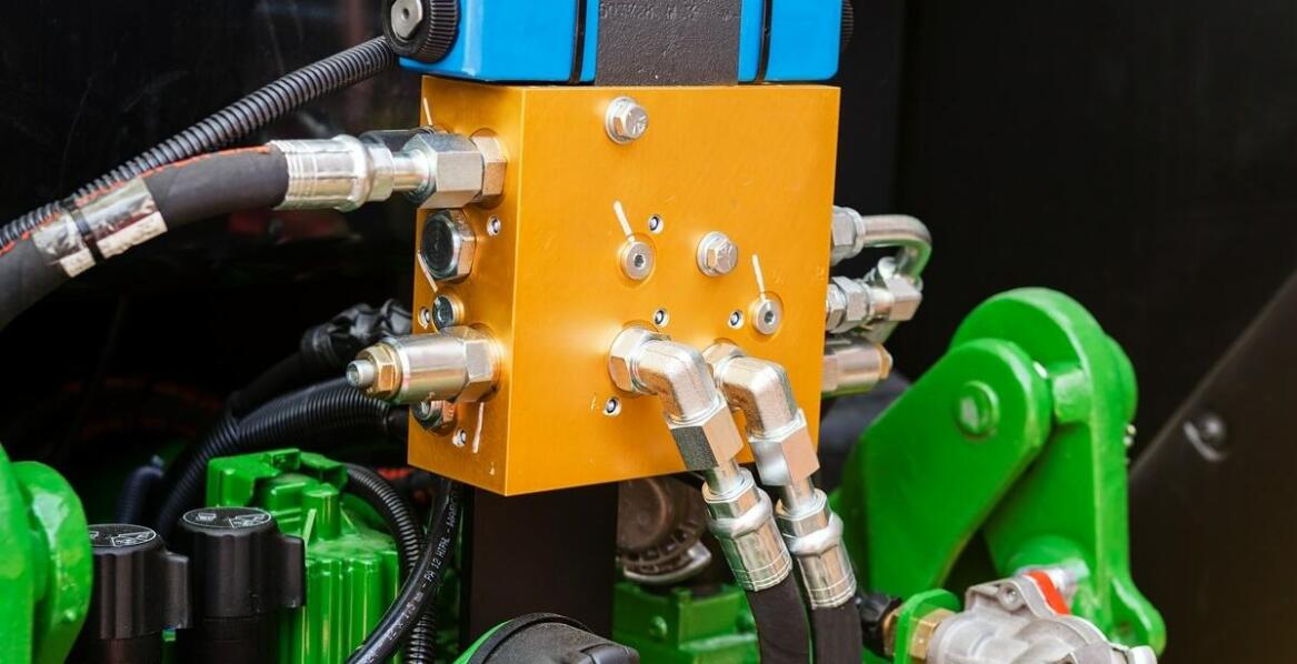 Jakie elementy wchodzą w skład złożonych układów siłowej hydrauliki?