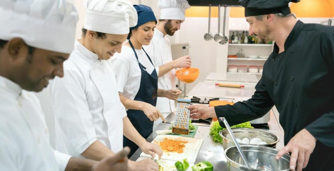 Wpływ serwisu na długowieczność gazowych kuchenek w gastronomii