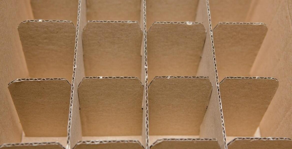 Jak dopasować kartonowe standy do specyfiki branży i produktu?