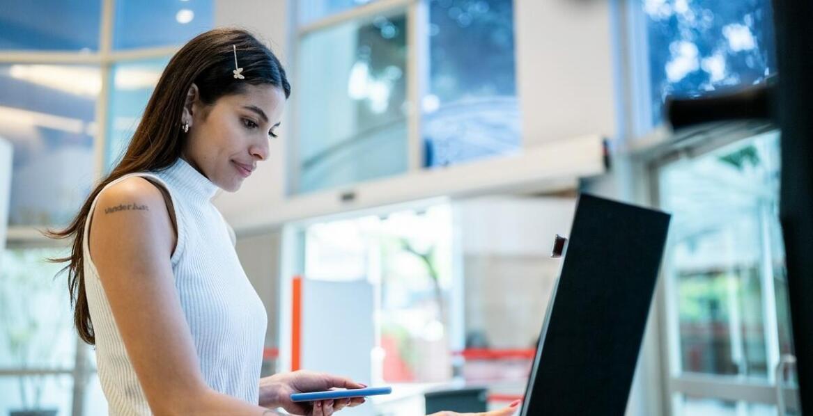 Integracja multimedialnych kiosków z nowoczesnymi systemami płatności