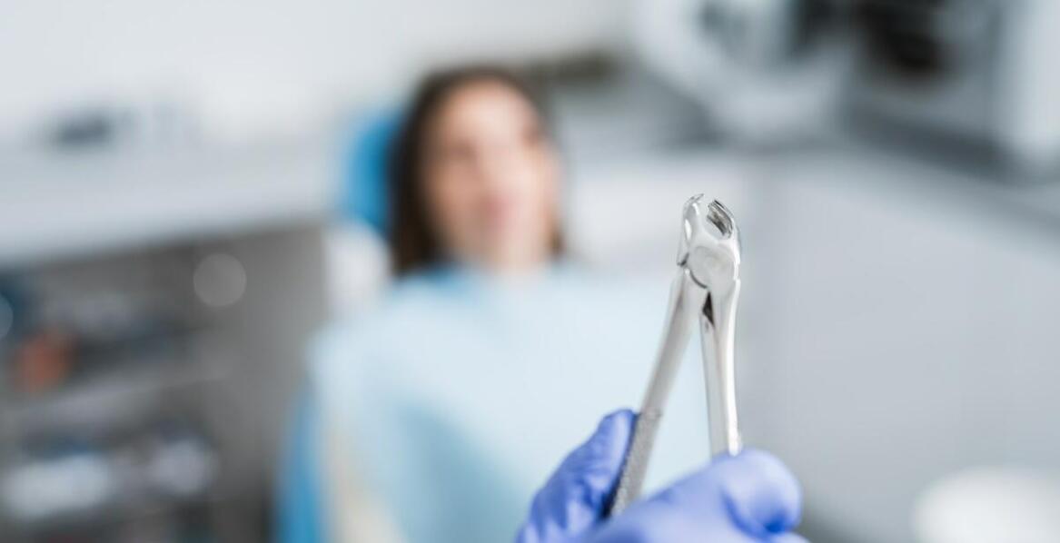 Jakie zabiegi chirurgiczne mogą być wykonane przed leczeniem ortodontycznym?