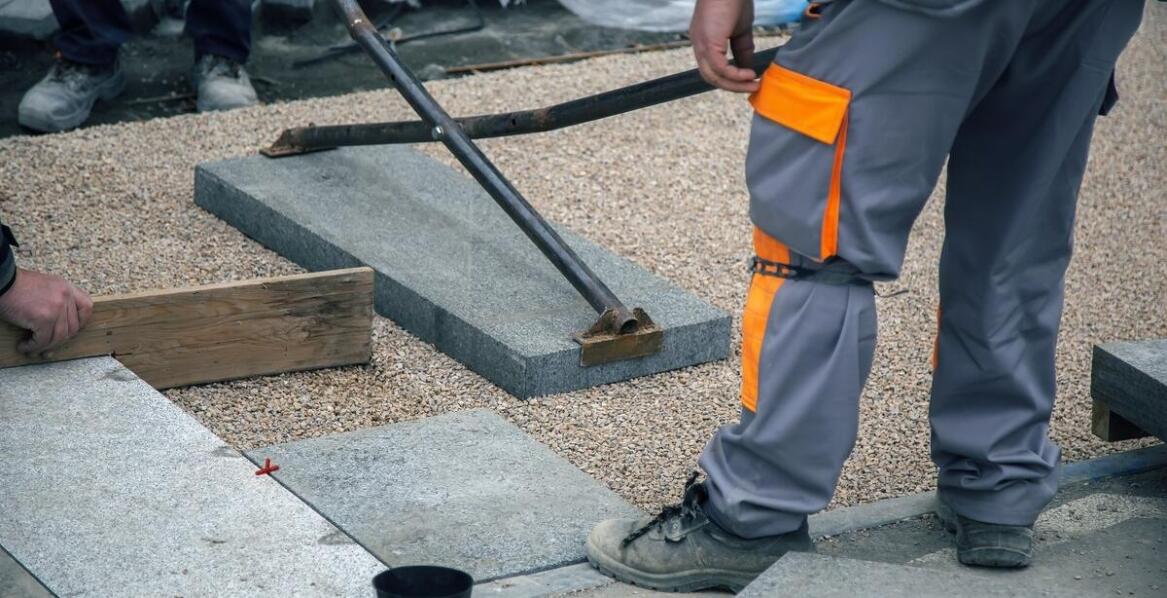Zastosowanie skutecznego odkamieniacza w budownictwie – co warto wiedzieć?
