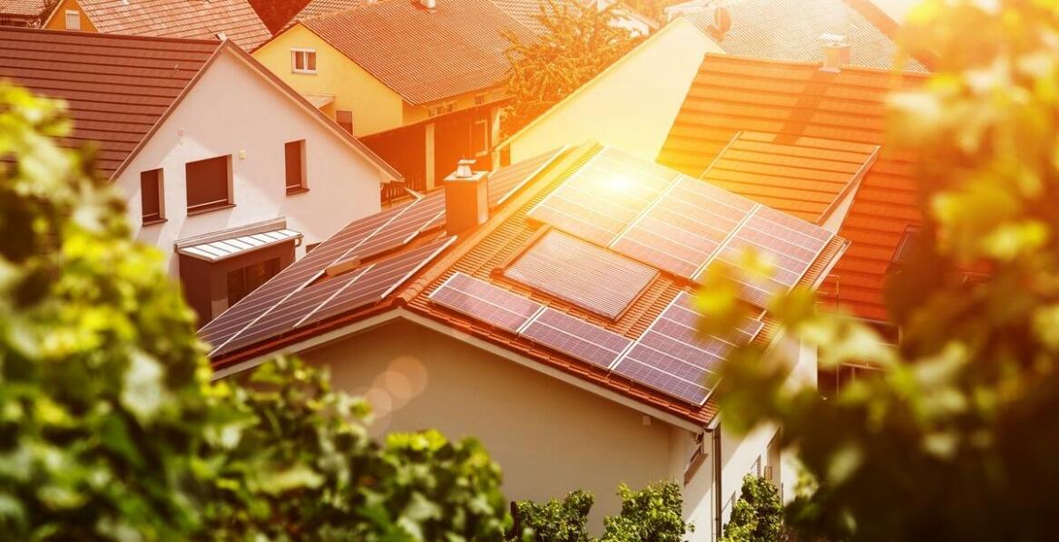 Zalety fotowoltaiki w kontekście lokalnej społeczności.