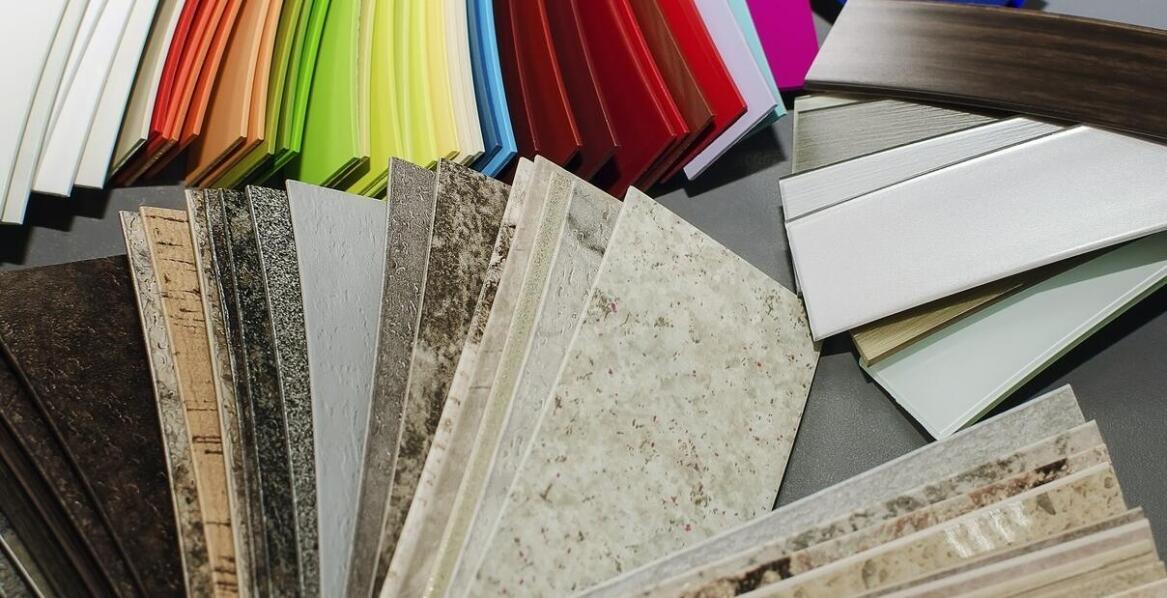 Innowacyjne wzory i kolory meblowych oklein dla hoteli i restauracji