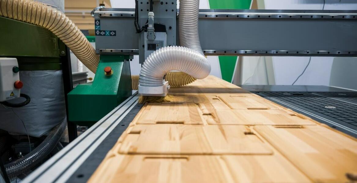 Wpływ maszyn CNC na zrównoważony rozwój w przemyśle drzewnym