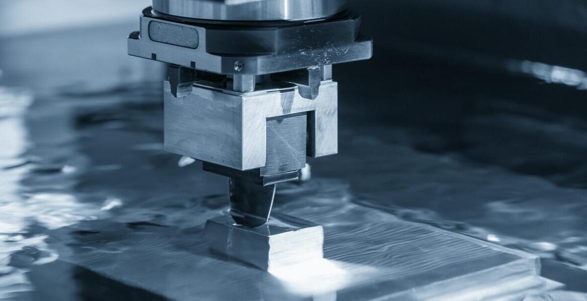 Jakie korzyści zyskuje branża elektroniczna dzięki CNC obróbce?