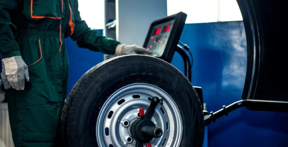 Wyposażenie warsztatu do wulkanizacji a przepisy BHP – co warto wiedzieć?