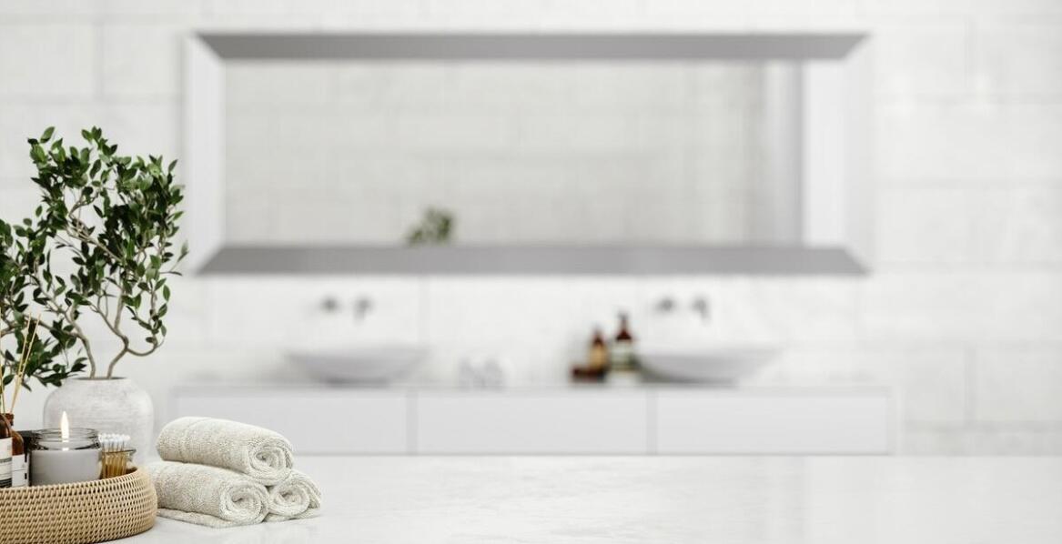 Jak dobrać idealną podstawkę do kosmetyków do stylu wnętrza hotelu?