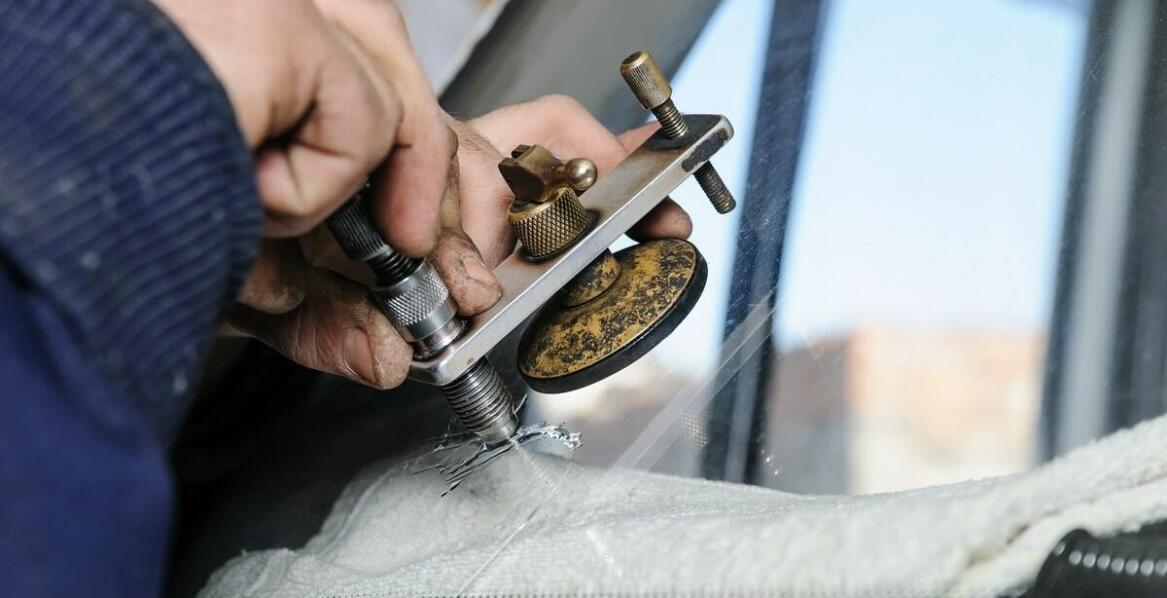 Szyba samochodowa na wymiar – dlaczego warto zainwestować w indywidualne rozwiązania?