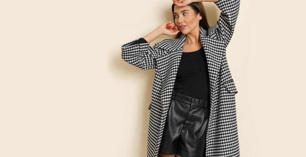 Modne zestawienia z arafatką – od casualu do elegancji