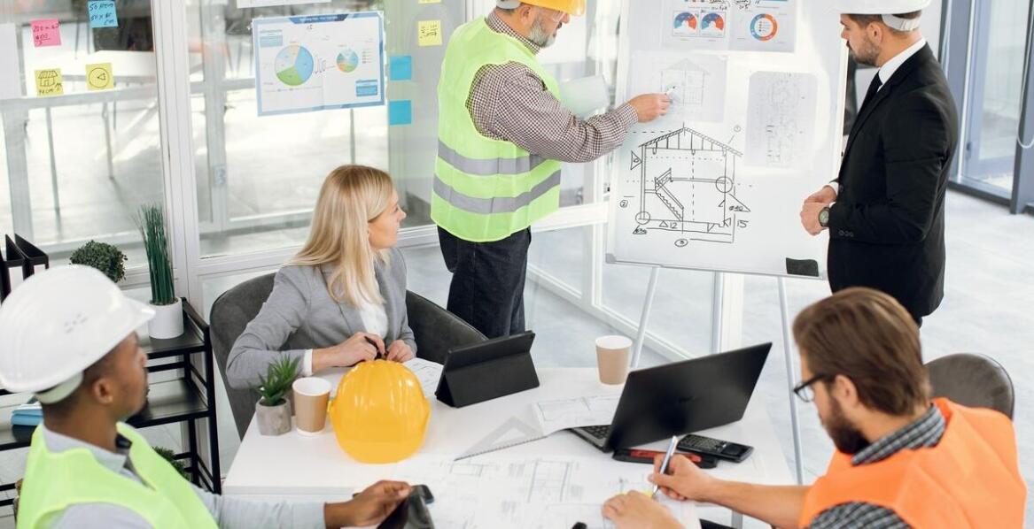 Znaczenie outsourcingu BHP w tworzeniu ewakuacyjnych planów dla firm