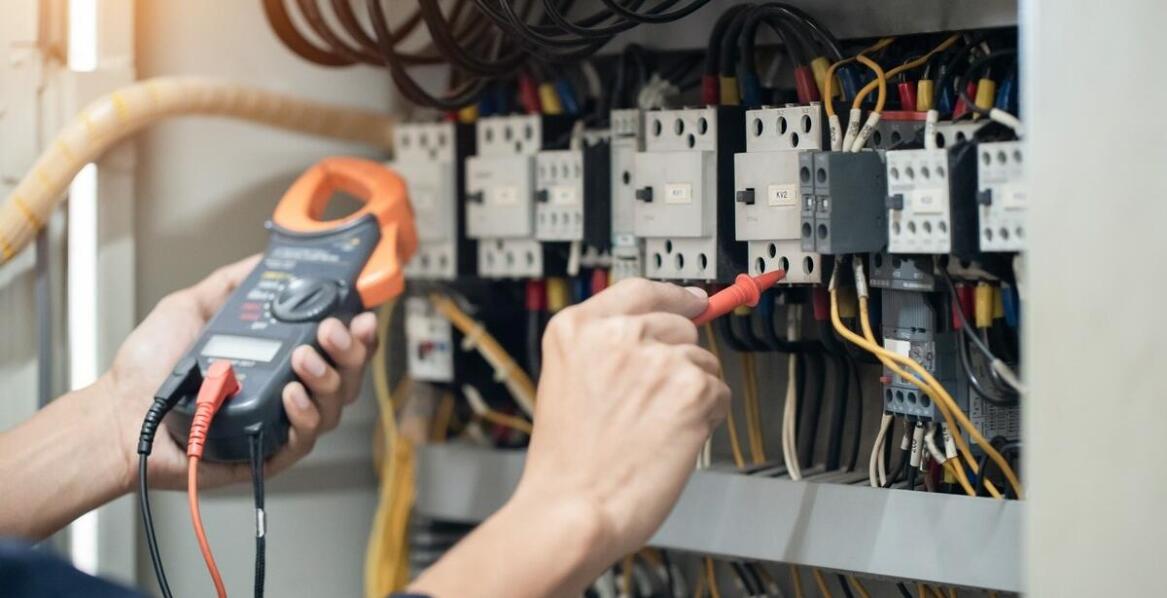 Nowoczesne technologie w elektroinstalacjach: co warto wiedzieć?