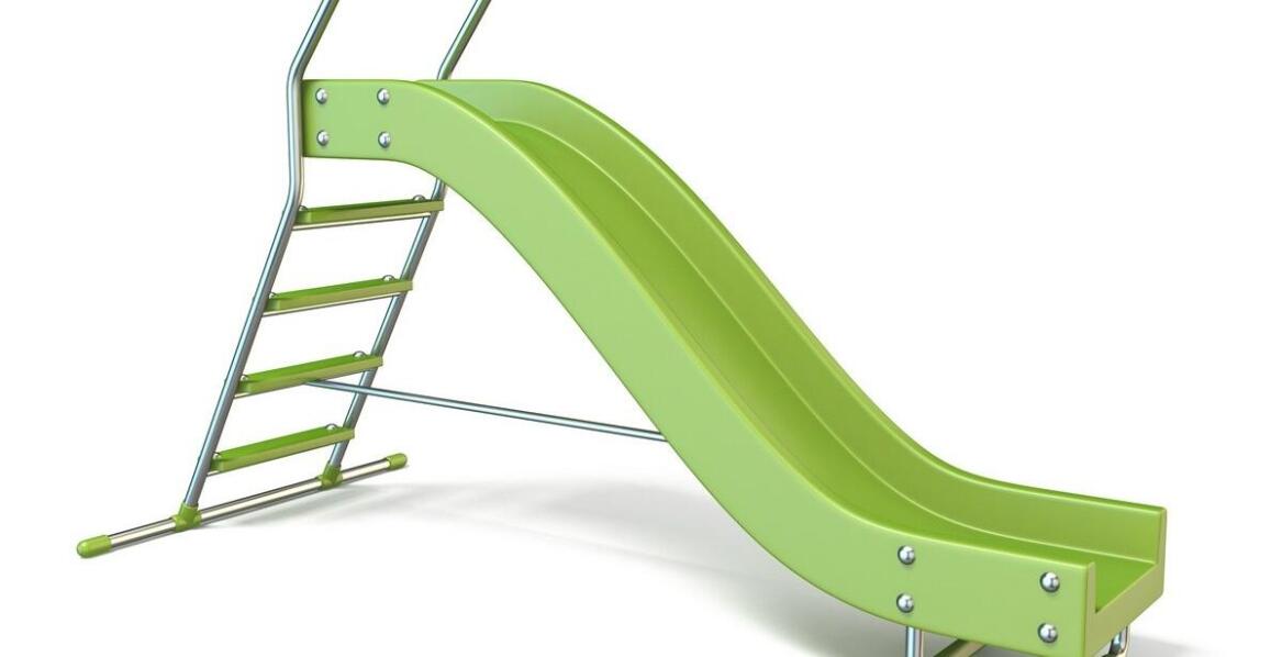 Jakie zjeżdżalnie oferuje producent placów zabaw z metalu?