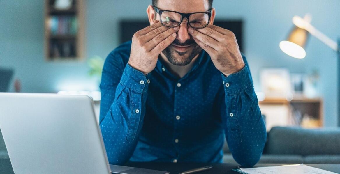 Jakie czynniki zwiększają ryzyko wystąpienia zespołu suchego oka?