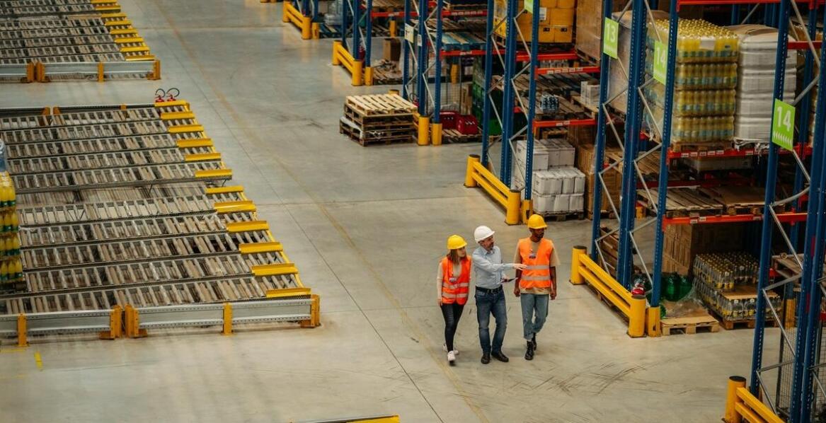 Bezpieczeństwo użytkowania ramowych regałów paletowych w magazynach