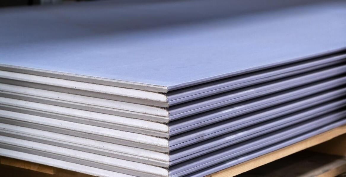 Powlekana polipropylenem sklejka: unikalne zastosowania w przemyśle