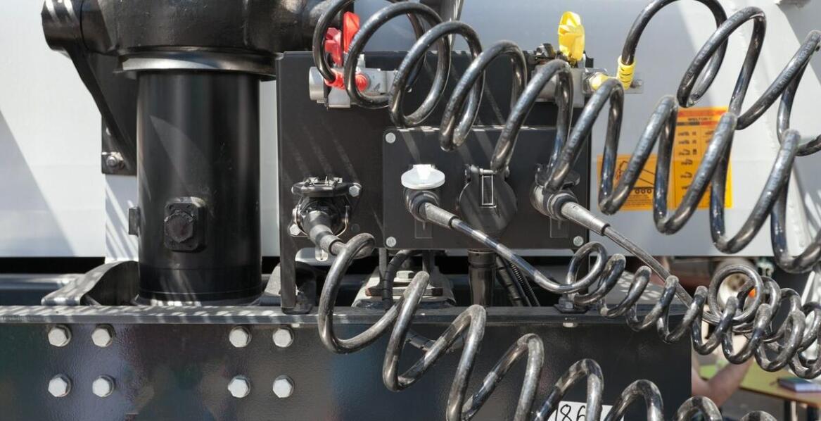 Poradnik: Jak dobrać siłownik wywrotu Hyva do specyficznych potrzeb transportowych?