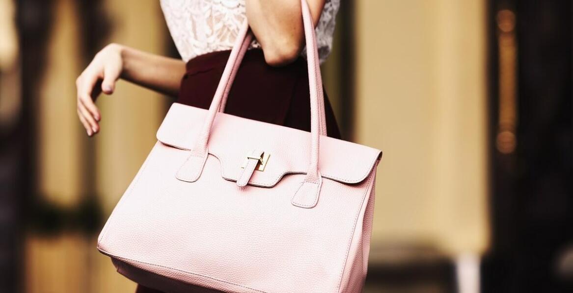 Jak wybrać idealną damską markową torebkę do codziennych stylizacji?