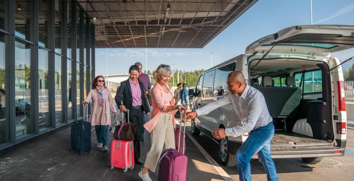 Organizacja transferów lotniskowych z Poznania – jak wspierać podróżnych?