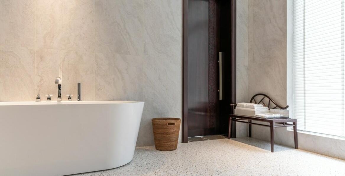 Marmur w aranżacji łazienek – elegancja, która nie wychodzi z mody.