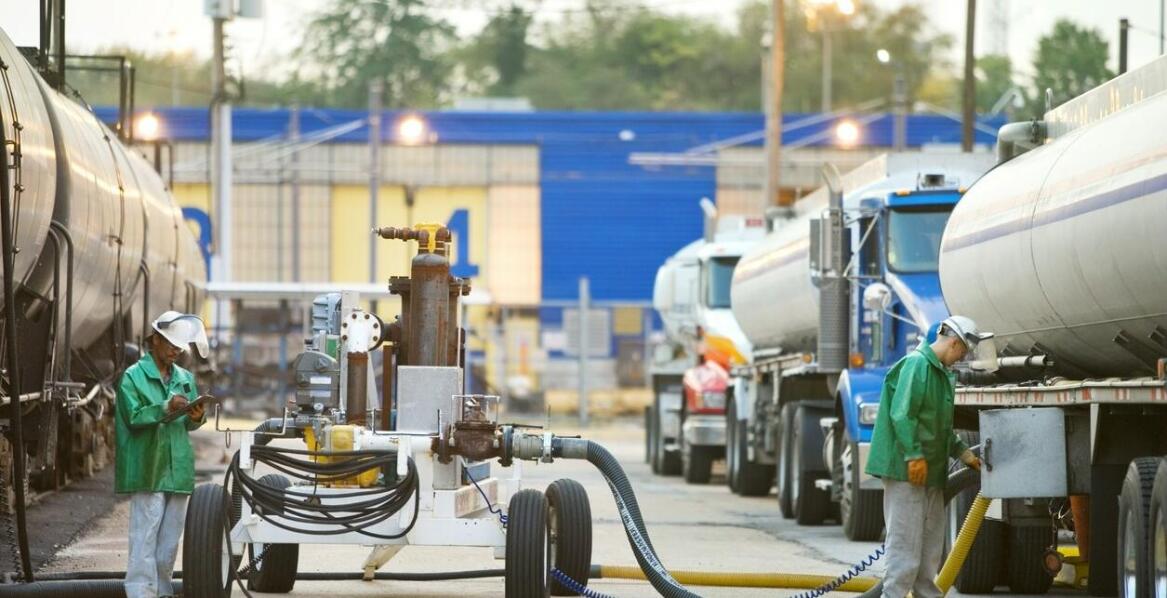 Korzyści z hurtowej sprzedaży paliw dla budowlanych przedsiębiorstw