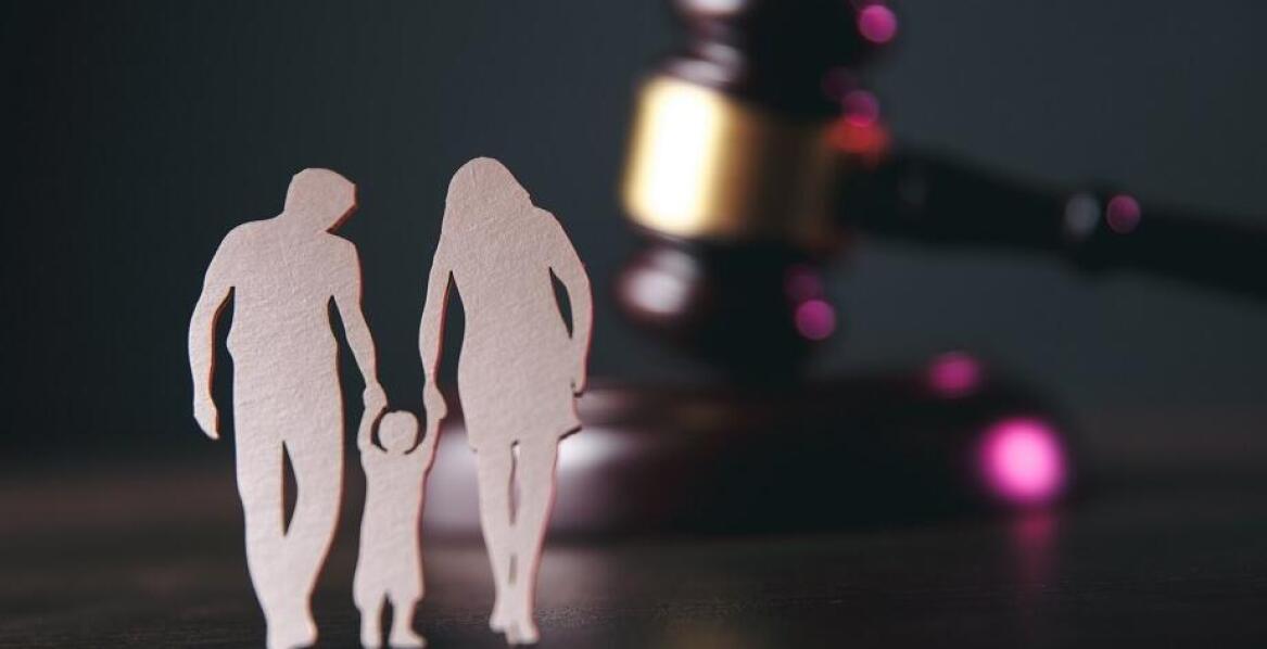 Porady prawne dotyczące ochrony interesów dzieci w sprawach rozwodowych.