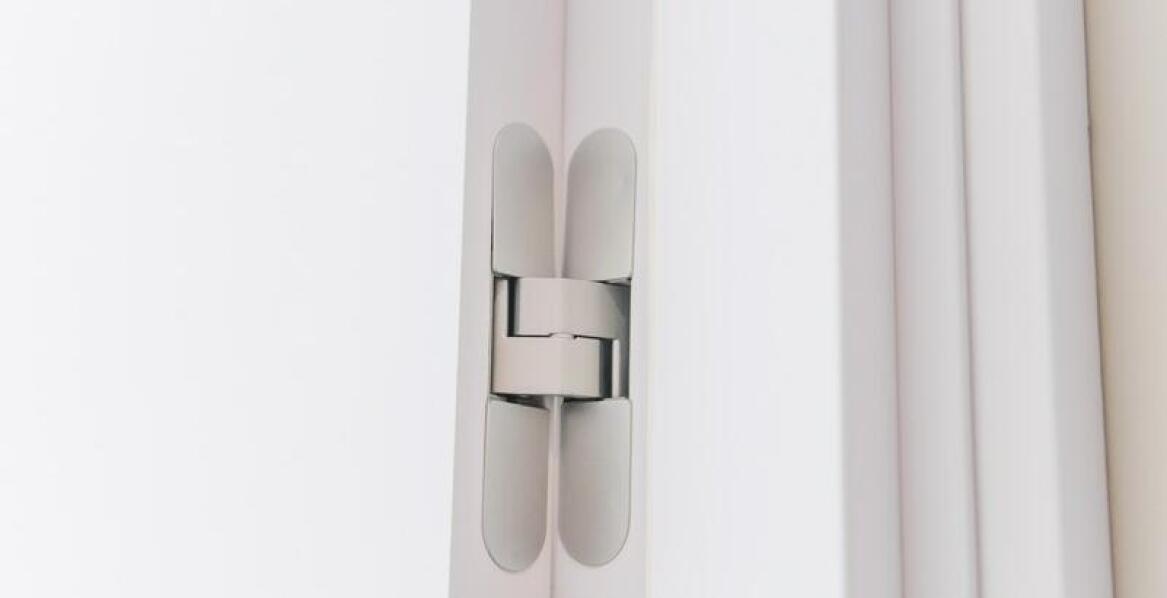 Jak boczna listwa wpływa na estetykę harmonijkowych drzwi?