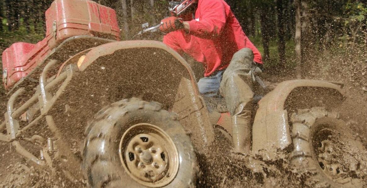 Wpływ oddychających materiałów na komfort noszenia spodni do jazdy na quadzie