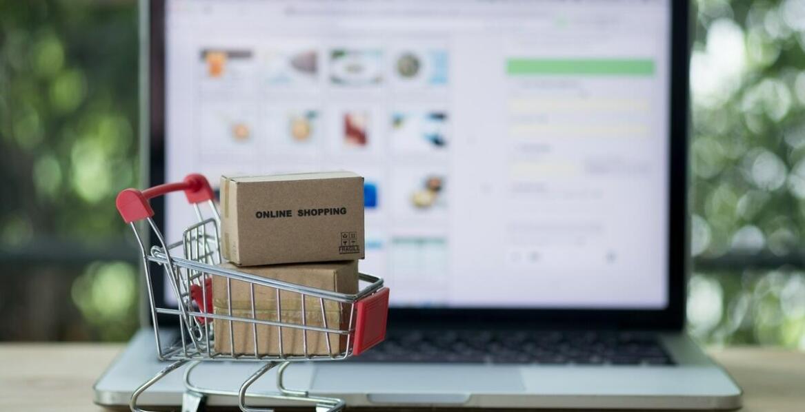 Dlaczego warto zwrócić uwagę na koszty dostawy podczas zakupów online?