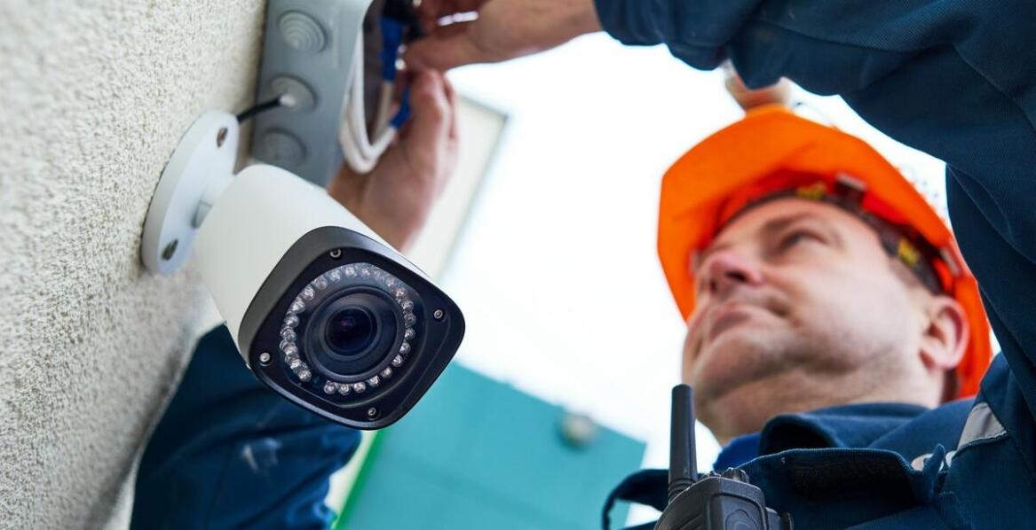 Jakie korzyści przynosi współpraca przy instalacji monitoringu z Lux Dom?