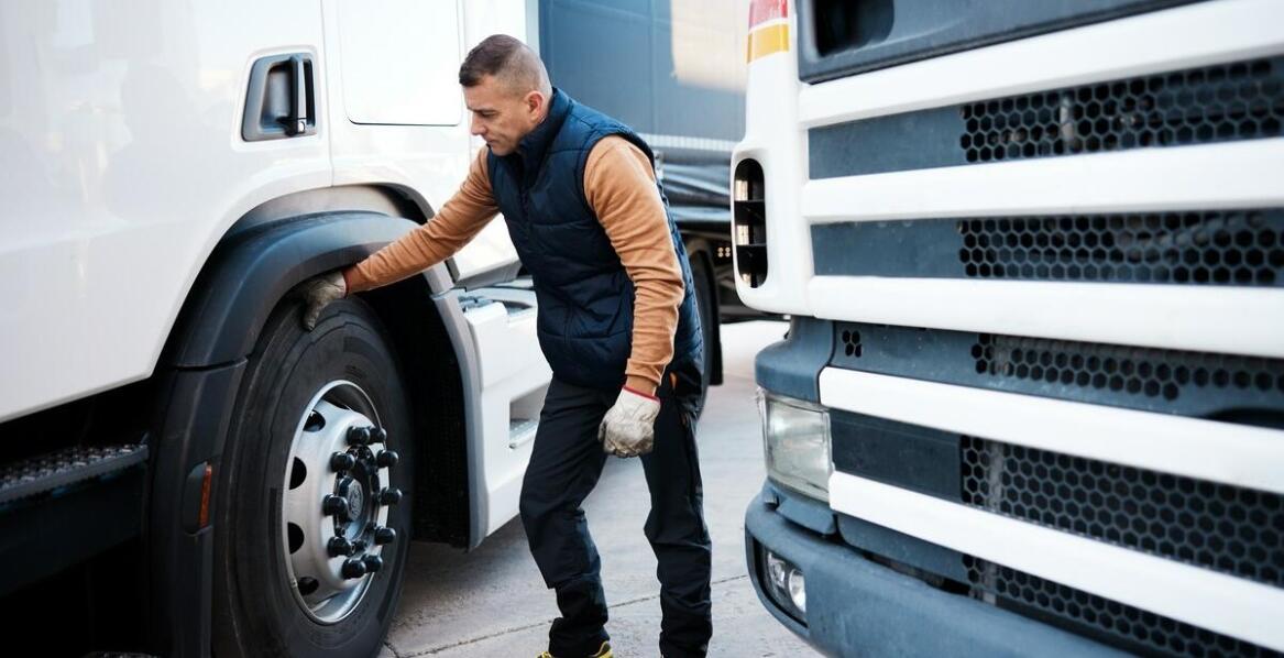 Wpływ regularnych przeglądów na efektywność pracy floty ciężarówek
