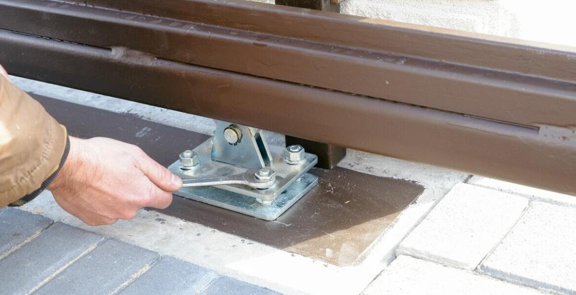 Jakie są kluczowe aspekty montażu balkonowych balustrad?