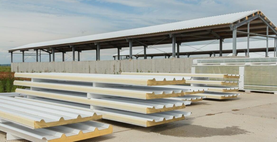 PCV płyty: odporność na zewnętrzne czynniki i ich praktyczne zastosowania