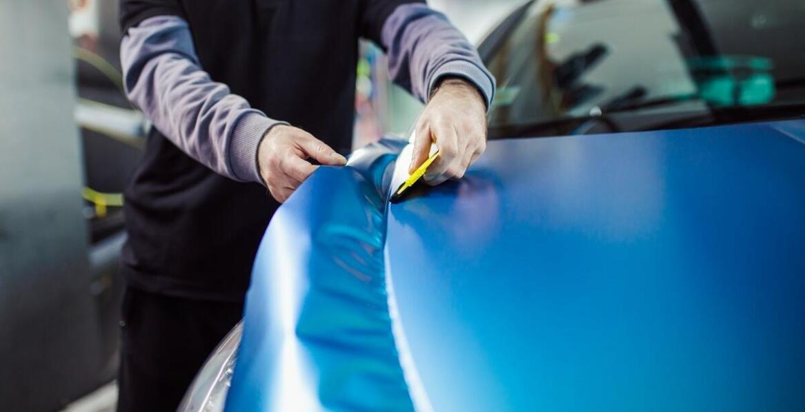 Ile kosztuje oklejenie samochodu fluorescencyjną folią?