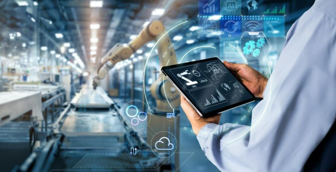 Zaawansowane technologie IT i ich wpływ na rozwój fabryk inteligentnych