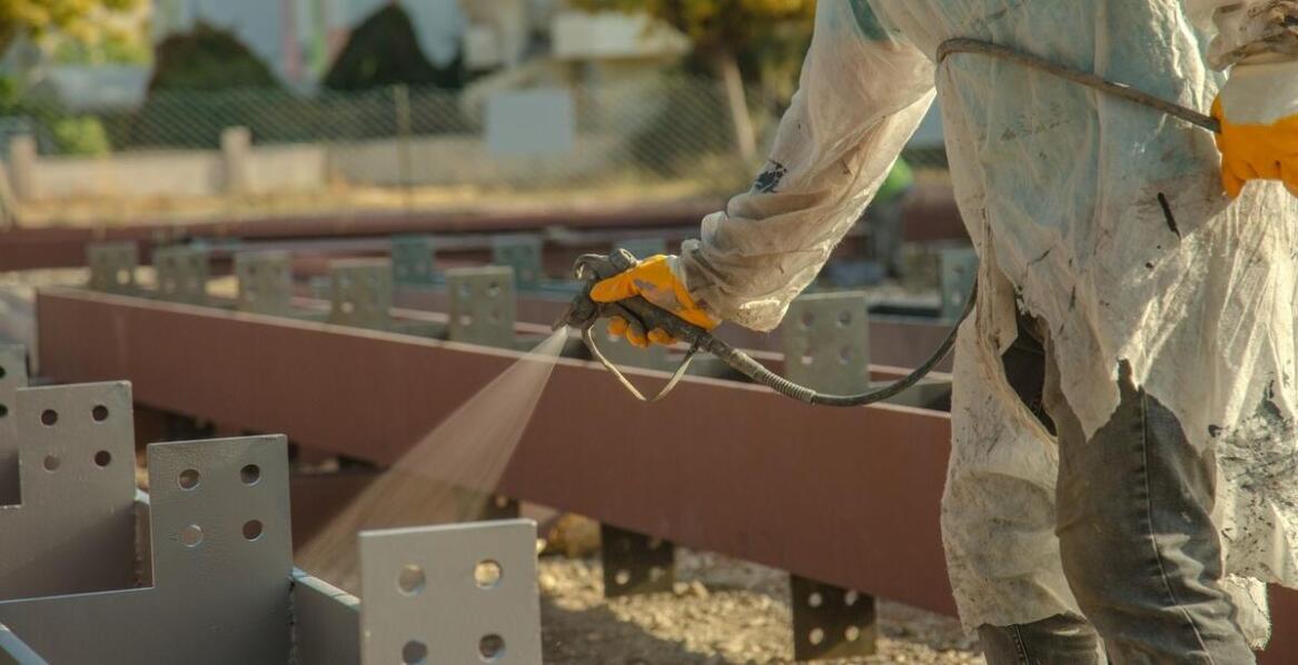 Zastosowanie proszkowego malowania w przemyśle budowlanym i stalowym