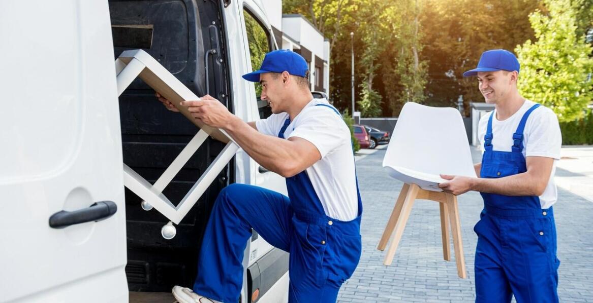 Jak zaplanować tani transport mebli przy przeprowadzce w mieście?