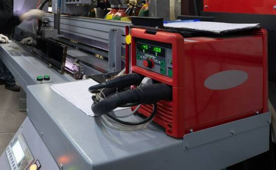 Indukcyjne hartowanie: analiza kosztów dla różnych przemysłowych branż