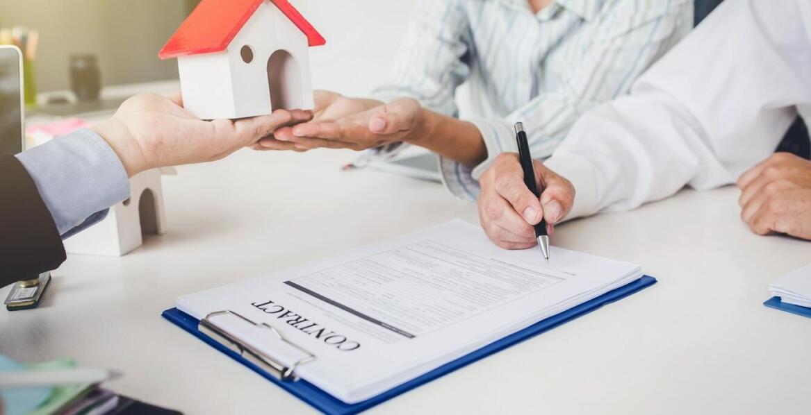 Znaczenie dokładnej dokumentacji przy transakcjach kupna-sprzedaży nieruchomości.