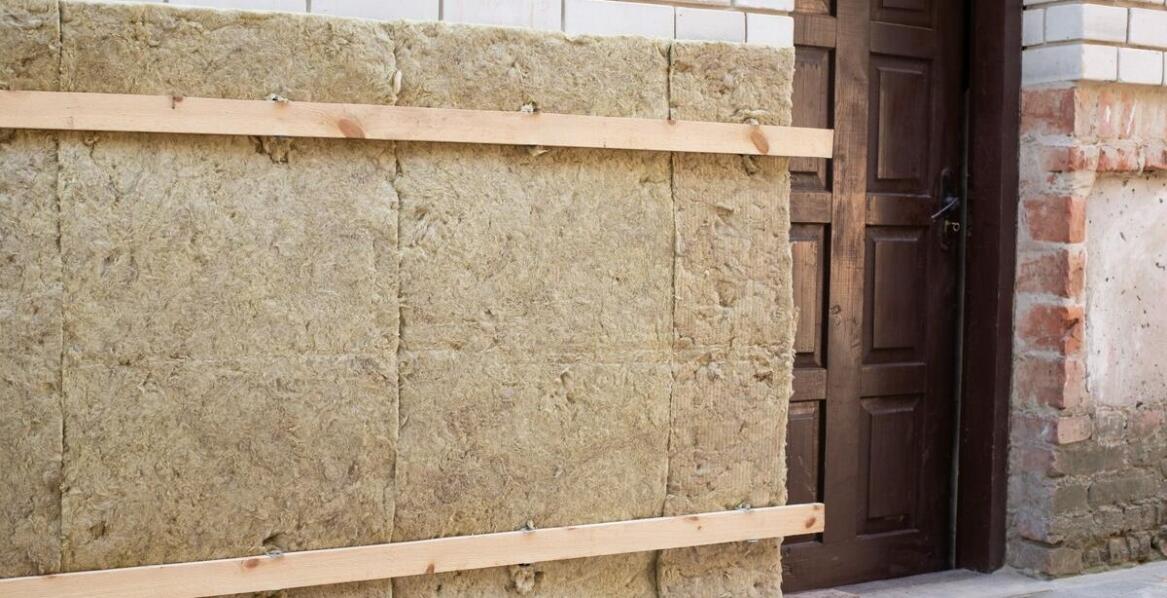 Jak wejściowe drzwi wpływają na energetyczną efektywność budynku?