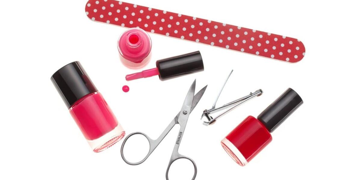 Sposoby na właściwe przechowywanie i utylizację jednorazowych pilniczków do paznokci.