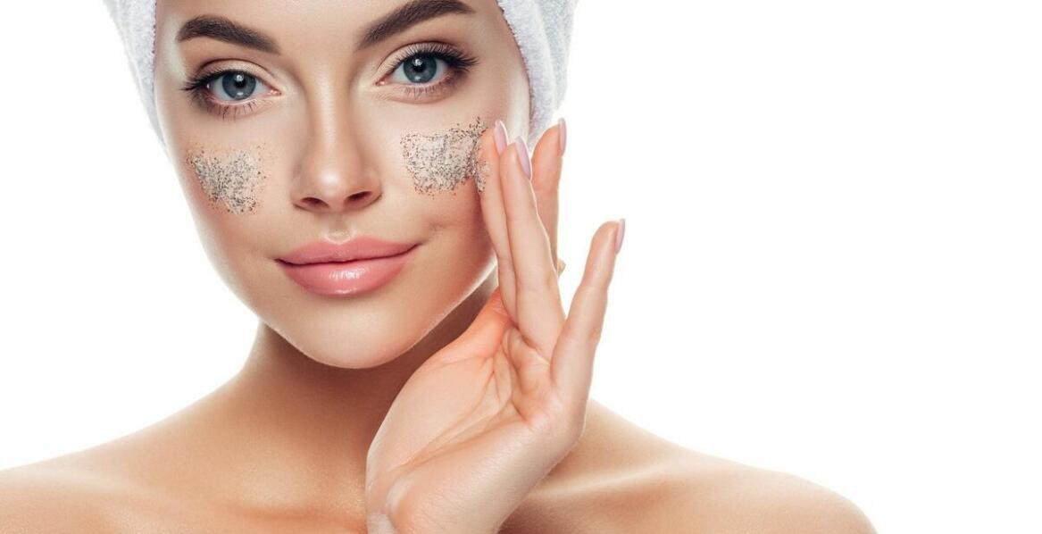 Czy złuszczanie martwego naskórka pomaga w walce ze zmarszczkami?