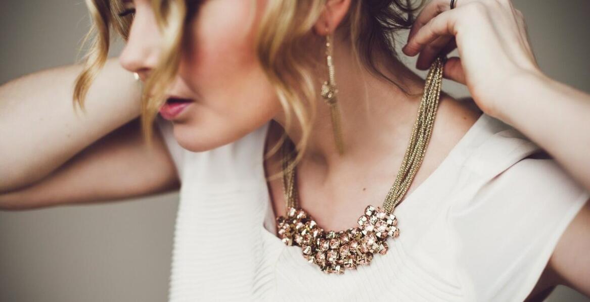 Rola kolczyków z wisiorkiem w budowaniu stylu osobistego