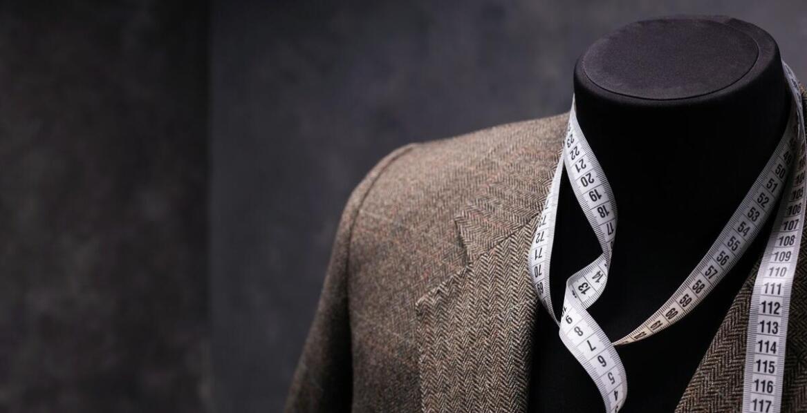 Jakie tkaniny dominują w produkcji męskich marynarek?