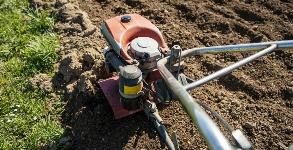 Dlaczego warto wybrać silnik do ogrodowych maszyn?