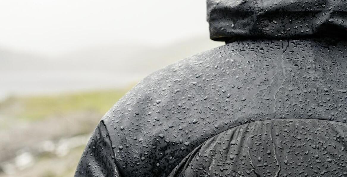 Jakie technologie są stosowane w damskich kurtkach wodoszczelnych?