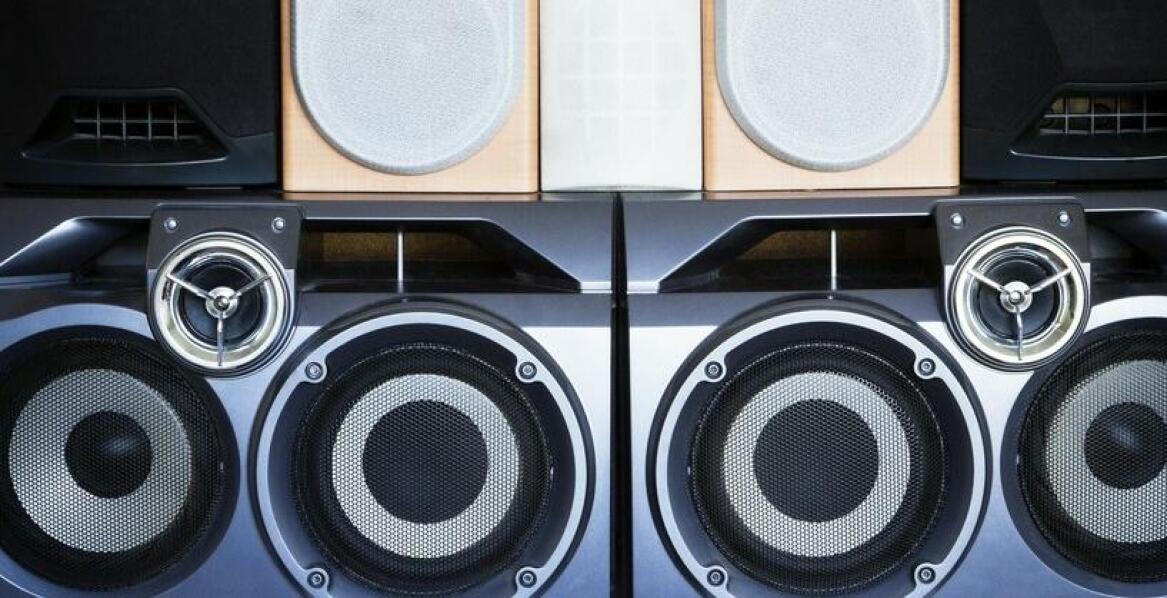 Przewodnik po wyborze odpowiedniego systemu multiroom do różnych typów pomieszczeń