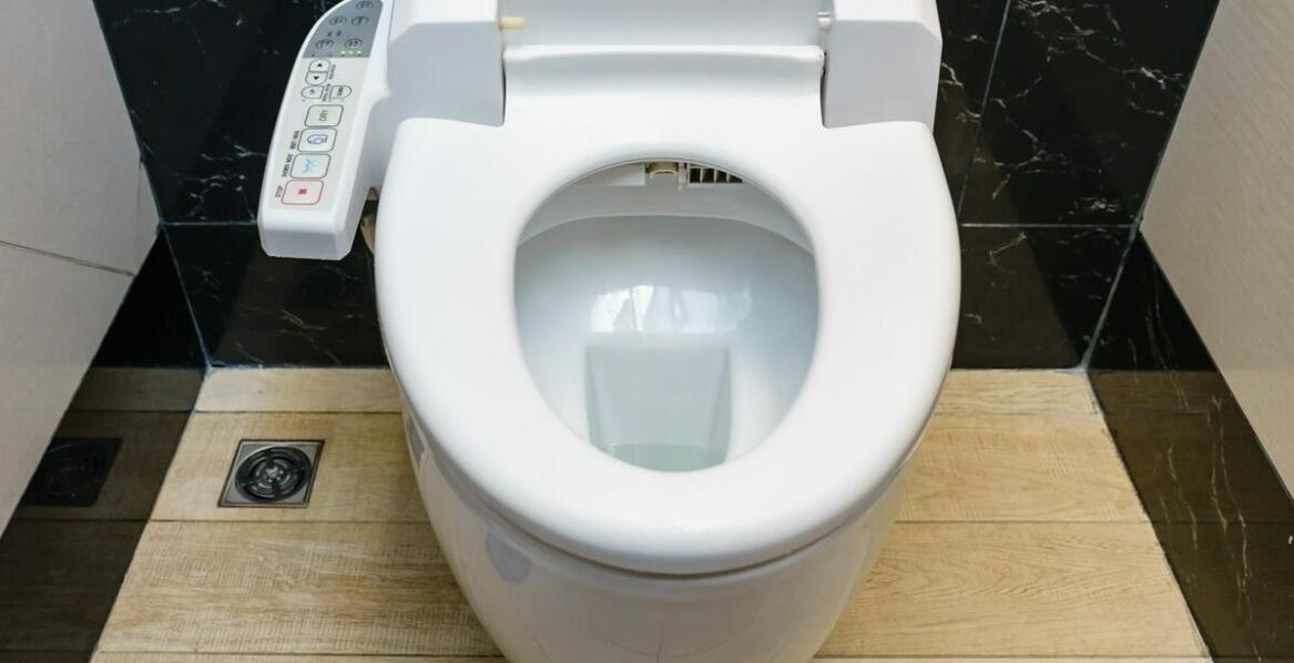 Innowacyjne deski WC z funkcją bidetu: nowy standard w łazienkach