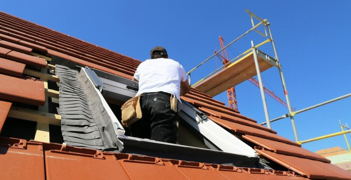 Jakie są zalety montażu dachowych nowoczesnych okien?